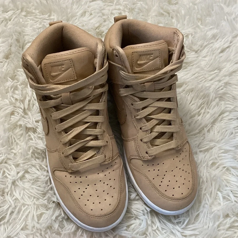 Nikes - Picture 2 of 3